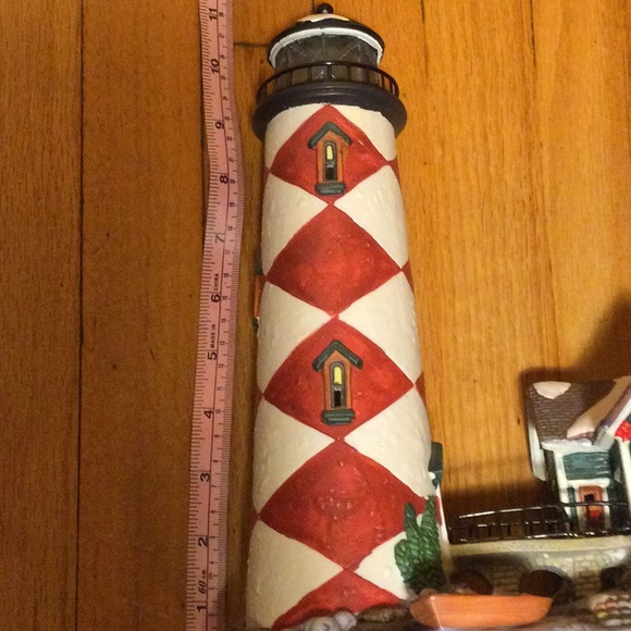 Vintage Santa’s Workbench Towering Cliffs Lighthouse - Picture 6 of 13
